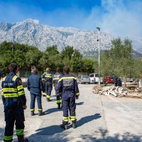 Zgarišta na mjestima koje je poharao veliki požar na poluotoku