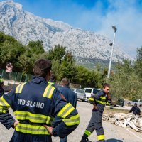 Zgarišta na mjestima koje je poharao veliki požar na poluotoku