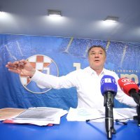Zdravko Mamić na presici na kojoj je pokazao lažne SMS-ove