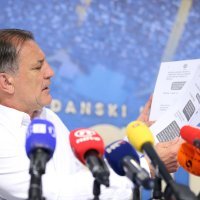 Zdravko Mamić na presici na kojoj je pokazao lažne SMS-ove