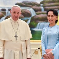 Aung San Suu Kyi i papa Franjo