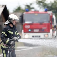 Planula baraka kod motela Plitvice, gašenje u tijeku