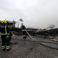 Planula baraka kod motela Plitvice, gašenje u tijeku