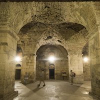 Dioklecijanovi podrumi i palača