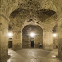 Dioklecijanovi podrumi i palača