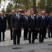 Vlada RH na Mirogoju položila vijence