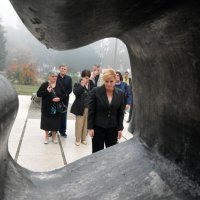 Predsjednica RH položila cvijeće kod spomenika "Prekinuto djetinjstvo"
