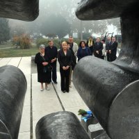 Predsjednica RH položila cvijeće kod spomenika "Prekinuto djetinjstvo"