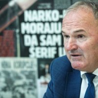 muškarac škorpion koji izlazi s nekim drugim