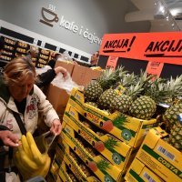 Predsjednik Vučić prvi kupac u novootvorenom Lidlu