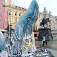 Greenpeace doveo kitove na Jelačićev trg