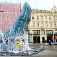 Greenpeace doveo kitove na Jelačićev trg