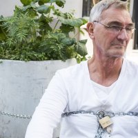 Lovre Rumora, aktivist Zelenih Dalmacije, vezao se lancima