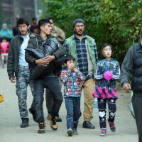 Dio migranata autobusom prevezen u prihvatni centar Bira