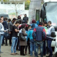 Dio migranata autobusom prevezen u prihvatni centar Bira