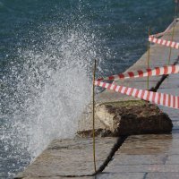 Jugo oštetilo dio zida rovinjske rive