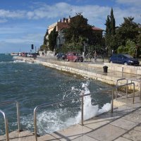 Jugo oštetilo dio zida rovinjske rive