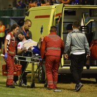 Šibenik: Hitna pomoć odvozi Miju Caktaša koji je teško ozlijedio ruku NK Šibenik NK Hajduk