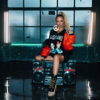 Maja Šuput u kolekciji Moschino [tv] H&M