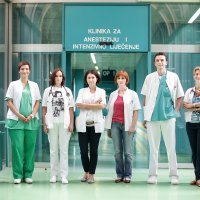 dr. Ada Barić (lijevo) s kolegama u KB Dubrava