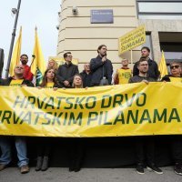 Ispred ureda Hrvatskih šuma održan prosvjed Živog zida