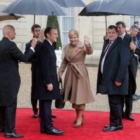 Kolinda Grabar-Kitarović se u Parizu susrela s Emmanuelom i Brigitte Macron