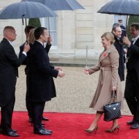 Kolinda Grabar-Kitarović se u Parizu susrela s Emmanuelom i Brigitte Macron