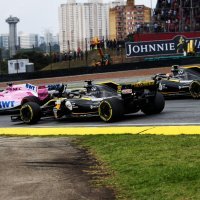 Nico Hulkenberg (GER) Renault, Carlos Sainz Jr (ŠPA) Renault