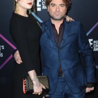 Johnny Galecki s djevojkom