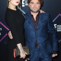 Johnny Galecki s djevojkom