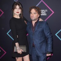 Johnny Galecki s djevojkom