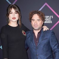 Johnny Galecki s djevojkom