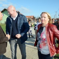 Obilazak novouređenog sportskog igrališta u romskom naselju u Capraškim poljanama