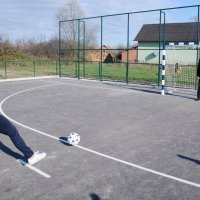 Obilazak novouređenog sportskog igrališta u romskom naselju u Capraškim poljanama