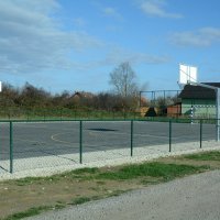 Obilazak novouređenog sportskog igrališta u romskom naselju u Capraškim poljanama