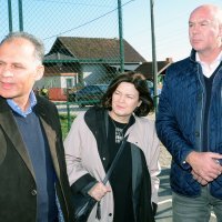 Obilazak novouređenog sportskog igrališta u romskom naselju u Capraškim poljanama