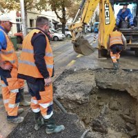 Zbog puknuća vodovodne cijevi u Maksimirskoj, došlo do zastoja u prometu