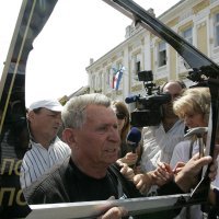 Razbijanje dvojezičnih ploča