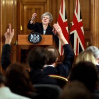 Britanska premijerka Theresa May u velikim je problemima