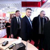 Premijer Plenković obišao Interliber 41. Međunarodni sajam knjiga i učila