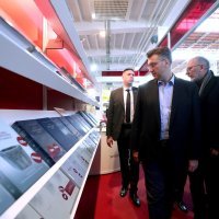Premijer Plenković obišao Interliber 41. Međunarodni sajam knjiga i učila