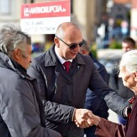 Mislav Kolakušić s građanima koji bi se priključili njegovoj budućoj političkoj stranci