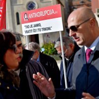 Mislav Kolakušić s građanima koji bi se priključili njegovoj budućoj političkoj stranci