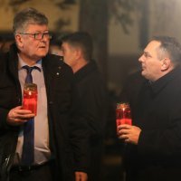 Paljenje svijeća ispred Opće bolnice Vukovar uoči Dana sjećanja na žrtvu Vukovara