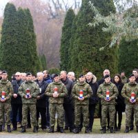 Brojna izaslanstva na Memorijalnom groblju položila vijence za poginule
