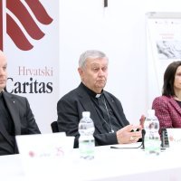 Hrvatski Caritas odrzao je konferenciju za medije povodom 25. obljetnice i najavio tradicionalne akcije Nedjelja Caritasa i Za 1000 radosti