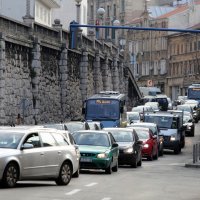 Gužva u prometu zbog zatvorene Adamićeve ulice nakon urušavanja skele