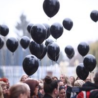Puštanjem crnih balona u zrak obilježen Međunarodni dan borbe protiv nasilja nad ženama