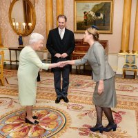 Igor Pokaz, Mirna Zelić Pokaz i kraljica Elizabeta