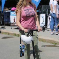 Ispred HNK u Zagrebu održana utrka romobilima